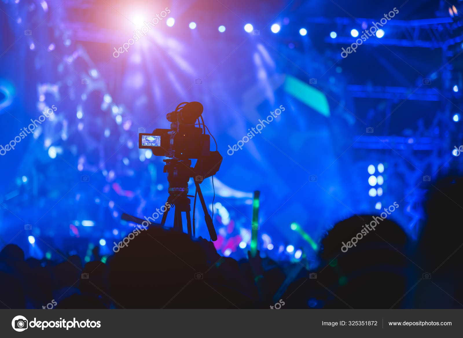 Kamerzysta Kręcący Kamerę Wideo Festiwalu Muzyki ...