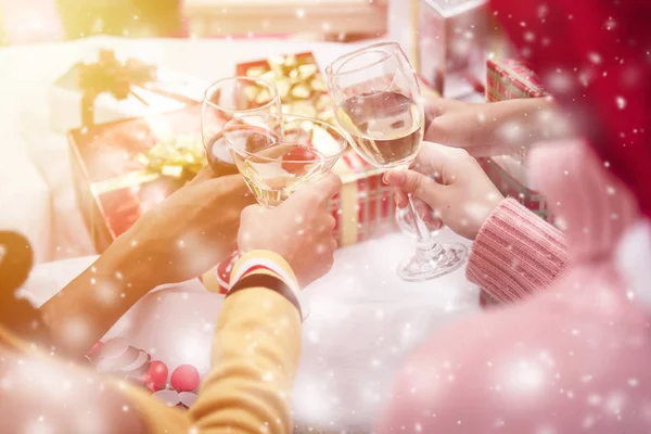 Group Friends Celebrating Christmas Home Caps Toasting Champagne Christmas New — Stock Photo, Image