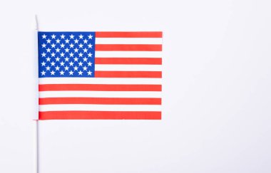 Martin Luther King Günü, düz üst görünüm, beyaz arka planda Amerikan bayrağı ve metin için kopya alanı