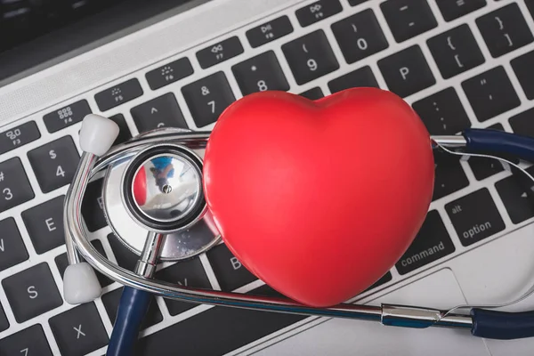 Estetoscópio Saúde Coração Vermelho Teclado Computador Portátil Conceito Médico — Fotografia de Stock