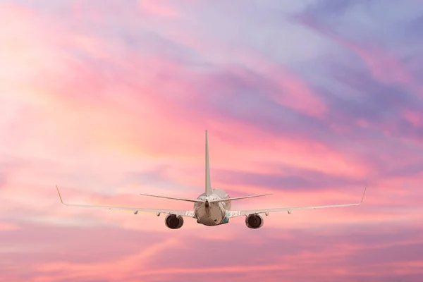 Letadlo Zádi Letadla Obloze Při Západu Slunce — Stock fotografie