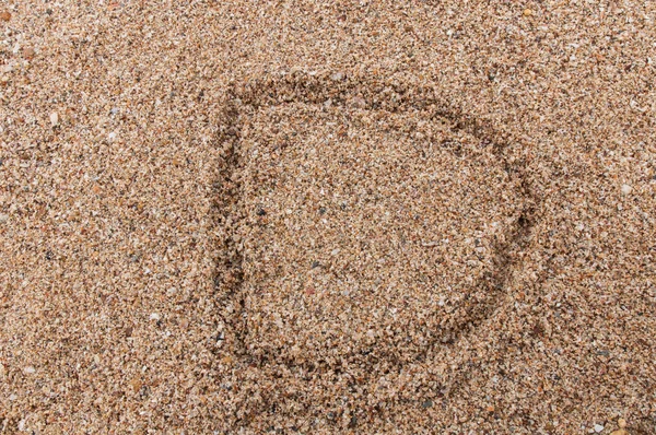 砂の上に書かれたアルファベットの文字D — ストック写真