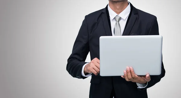 Empresário Postura Mão Segurar Notebook Laptop Isolado Fundo Cinza — Fotografia de Stock