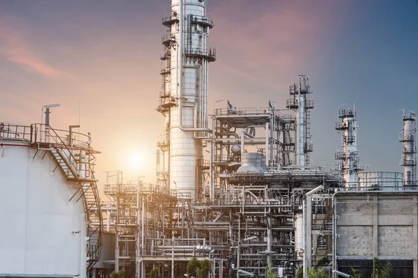 Raffineriefabrik Der Ölindustrie Bei Sonnenuntergang Erdöl Petrochemische Anlage — Stockfoto
