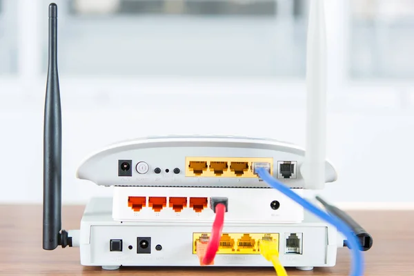 Hub Rede Roteador Modem Sem Fio Com Cabo Conecte Mesa — Fotografia de Stock