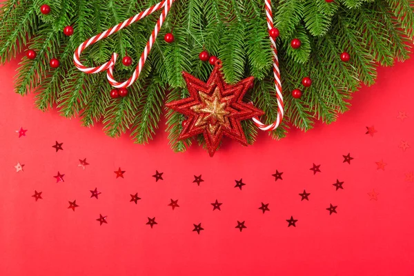Ευτυχισμένο το νέο έτος ή τα Χριστούγεννα ημέρα top view επίπεδη fir tree branc — Φωτογραφία Αρχείου