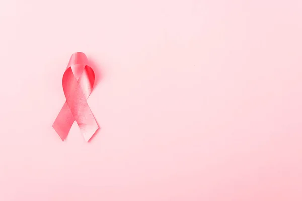 Borstkanker Bewustmaking Maand concept, bovenaanzicht plat lag roze ri — Stockfoto