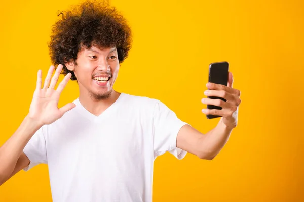 Portrait asian handsome man curly hair taking selfie with mobile — ストック写真