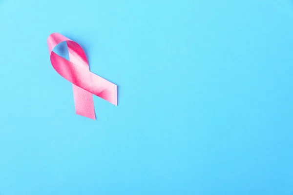 乳腺癌月观念,平铺顶视图,粉红缎带 — 图库照片