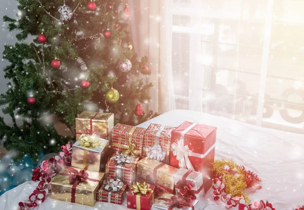 Many Christmas Presents Gift Boxes Table Christmas Tree Holidays Presents — Stock Photo, Image