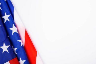 Başkanlık Günü Konsepti, düz tepe manzarası, beyaz arka planda Amerika Bayrağı ve metin alanınız için kopya alanı