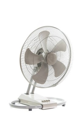 Sektör metali hayranı beyaz arkaplanda izole edildi