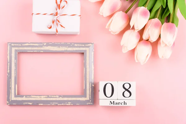 Feliz Dia da Mulher, conceito do Dia das Mães. vista superior flat lay tulipa — Fotografia de Stock