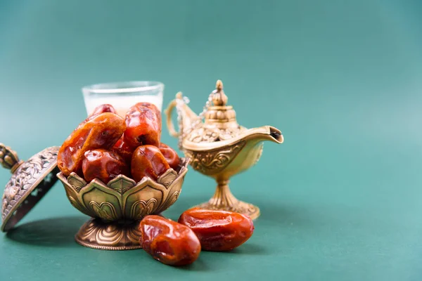 Ramadan, Dates in golden bowl, Milk, arabian Aladdin golden lamp — ストック写真