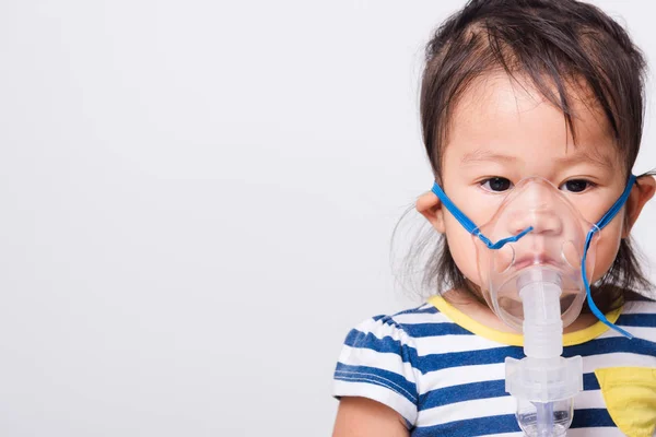 Close Aziatisch Gezicht Kleine Baby Meisje Ziek Haar Met Behulp — Stockfoto