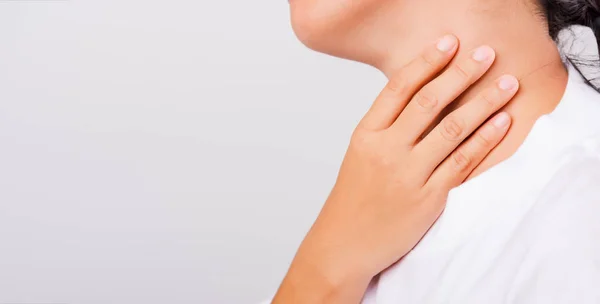 Asiatische Schöne Frau Hals Oder Schilddrüsenproblem Ihre Verwendung Hand Touching — Stockfoto