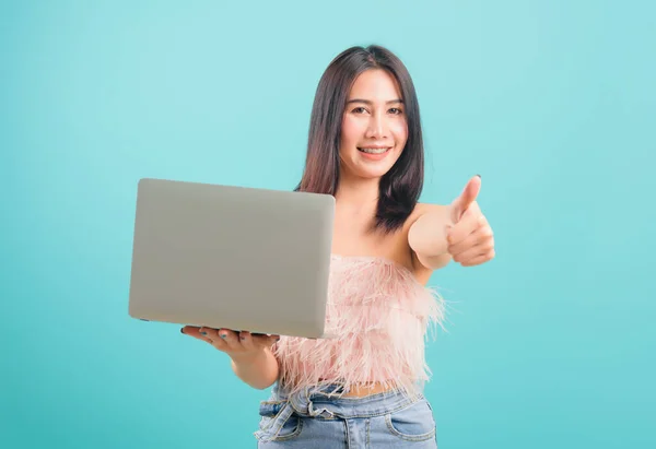 Smiling Face Portrait Asian Beautiful Woman Holding Laptop Computer Giving — 스톡 사진
