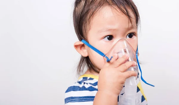 Close Aziatisch Gezicht Kleine Baby Meisje Ziek Haar Met Behulp — Stockfoto