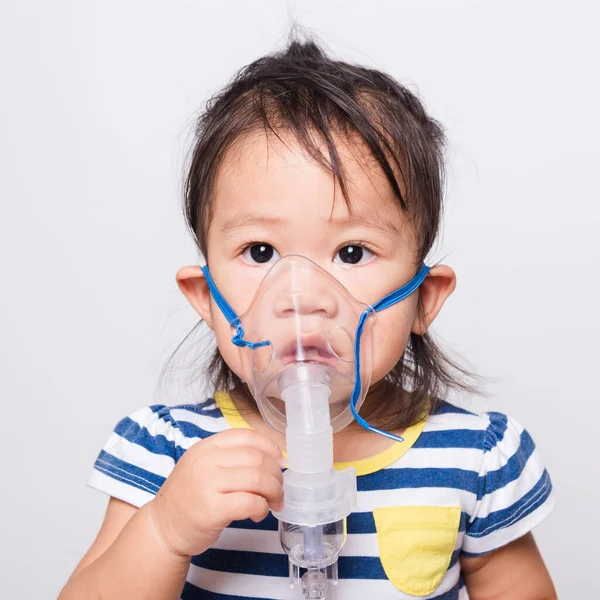 Closeup Rosto Asiático Pequena Menina Doente Ela Usando Inalador Vapor — Fotografia de Stock