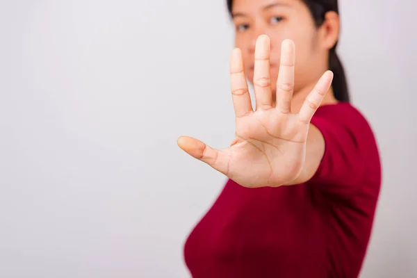 Ásia Bela Mulher Itching Ela Estendido Mão Mostrando Parar Gesto — Fotografia de Stock