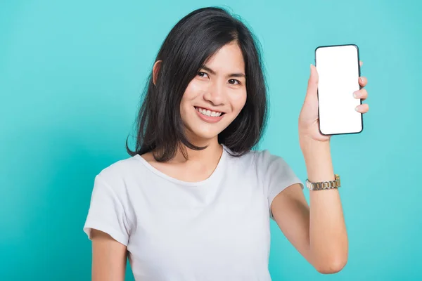 Portret Aziatisch Mooi Gelukkig Jong Vrouw Staan Glimlach Tonen Blanco — Stockfoto