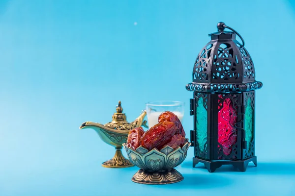 Ramadan Kareem Fasta Food Concept Brons Platta Datum Mjölk Och — Stockfoto