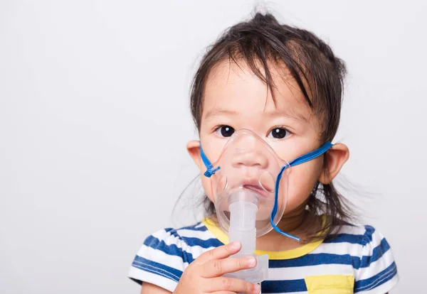 Closeup Rosto Asiático Pequena Menina Doente Ela Usando Inalador Vapor — Fotografia de Stock