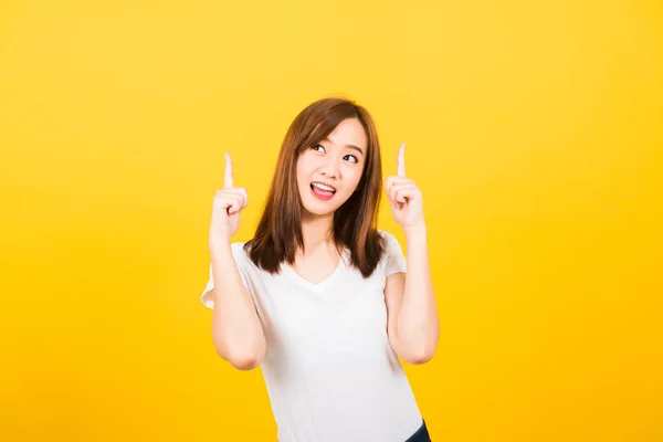 Asiático Feliz Retrato Bonito Jovem Mulher Adolescente Desgaste Shirt Faz — Fotografia de Stock