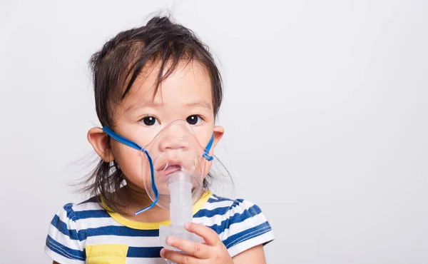 Close Aziatisch Gezicht Kleine Baby Meisje Ziek Haar Met Behulp — Stockfoto