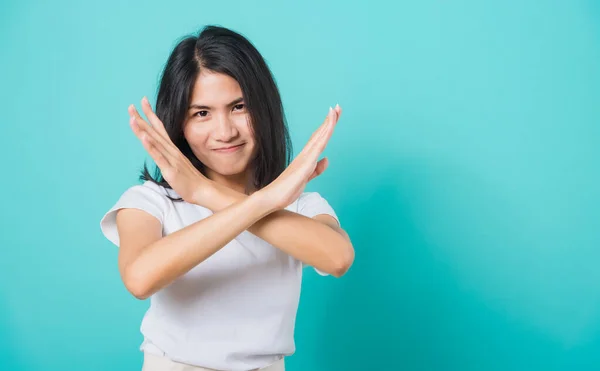 Retrato Feliz Asiático Bela Jovem Infeliz Confiante Desgaste Branco Shirt — Fotografia de Stock