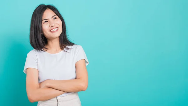 Retrato Asiático Hermosa Feliz Joven Sonrisa Usar Camiseta Blanca Pie — Foto de Stock
