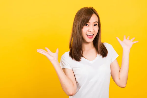 Asiática Feliz Retrato Hermosa Linda Joven Mujer Adolescente Pie Usar —  Fotos de Stock