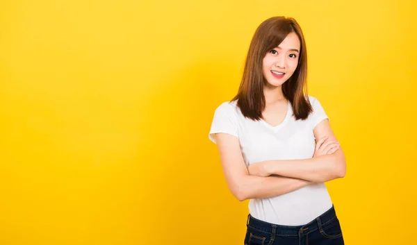 Asiática Feliz Retrato Hermosa Linda Joven Mujer Adolescente Pie Usar —  Fotos de Stock