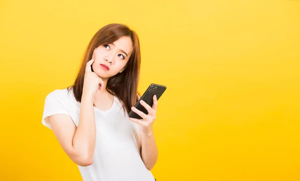 Asiático Feliz Retrato Hermosa Linda Joven Mujer Adolescente Pie Usar —  Fotos de Stock