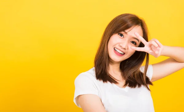 Asiático Feliz Retrato Hermosa Linda Joven Sonrisa Adolescente Pie Usar —  Fotos de Stock