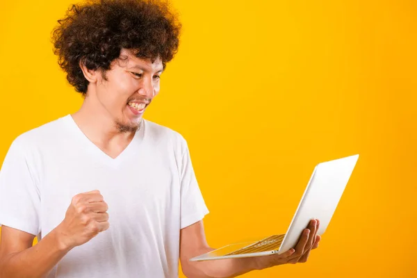 Asian Handsome Man Curly Hair Using Laptop Computer Isolate Yellow — ストック写真