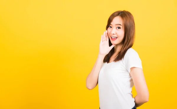 Asiático Feliz Retrato Bonito Jovem Mulher Desgaste Shirt Mão Boca — Fotografia de Stock