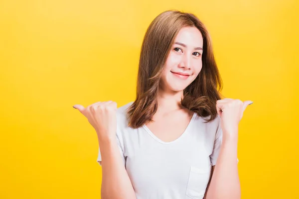 Retrato Asiático Tailandés Hermosa Mujer Joven Feliz Sonriente Usar Camiseta —  Fotos de Stock