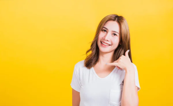 Retrato Asiático Tailandés Hermosa Mujer Joven Feliz Usar Camiseta Blanca —  Fotos de Stock