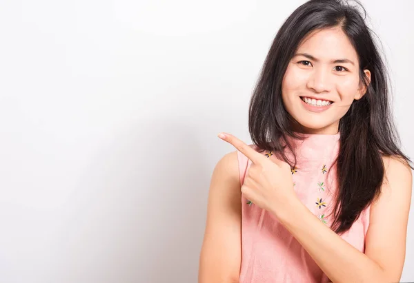 Portret Aziatische Mooie Jonge Vrouw Staan Glimlach Zien Witte Tanden — Stockfoto