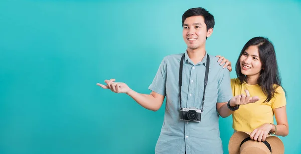 Happy Asian Couple Young Beautiful Woman Handsome Man Smiling White — Stock Photo, Image