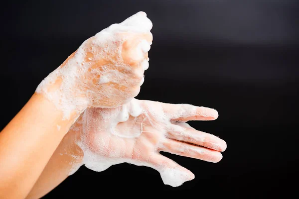 Close Lichaamsverzorging Aziatische Jonge Vrouw Wassen Handen Met Zeep Hebben — Stockfoto