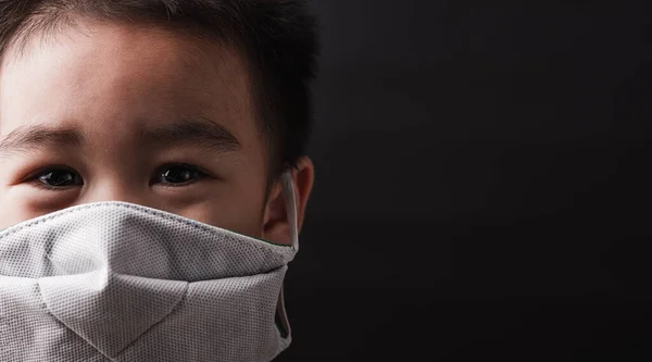 Close Aziatisch Klein Kind Draagt Beschermend Gezichtsmasker Met Angst Het — Stockfoto
