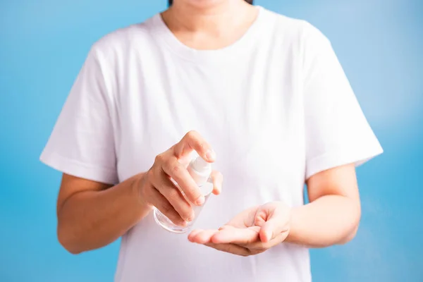 Close Hand Aziatische Jonge Vrouw Die Spray Pomp Dispenser Reiniger — Stockfoto