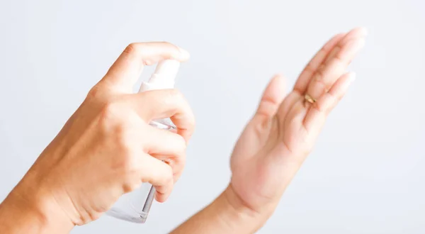 Closeup Hand Asiatische Junge Frau Anwendung Sprühpumpe Spender Desinfektionsmittel Alkohol — Stockfoto