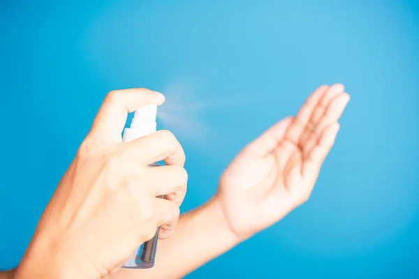 Close Hand Aziatische Jonge Vrouw Die Spray Pomp Dispenser Reiniger — Stockfoto