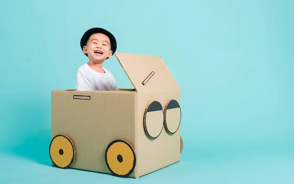 Anak Anak Asia Yang Bahagia Tersenyum Sambil Mengemudi Mobil Yang — Stok Foto