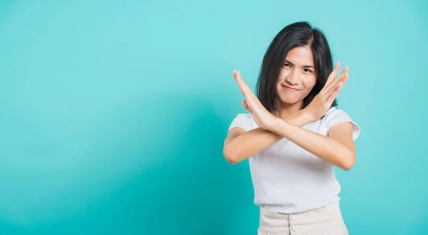 Retrato Feliz Asiática Hermosa Mujer Joven Infeliz Confiado Pie Usar —  Fotos de Stock