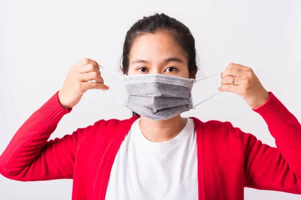 Close Van Portret Aziatische Volwassen Vrouw Met Rood Shirt Gezichtsmasker — Stockfoto