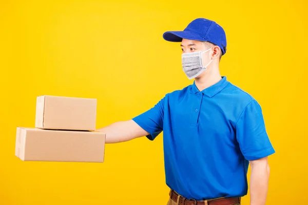 Lado Asiático Joven Trabajador Entrega Hombre Azul Camiseta Gorra Uniforme —  Fotos de Stock